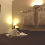Hotel Lou Garbin Saint-Laurent-dʼAigouze