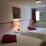 Lou Garbin Hotel