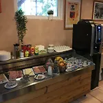 Lou Garbin Hotel 3*