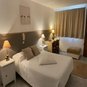 Hotel Lou Garbin Saint-Laurent-dʼAigouze