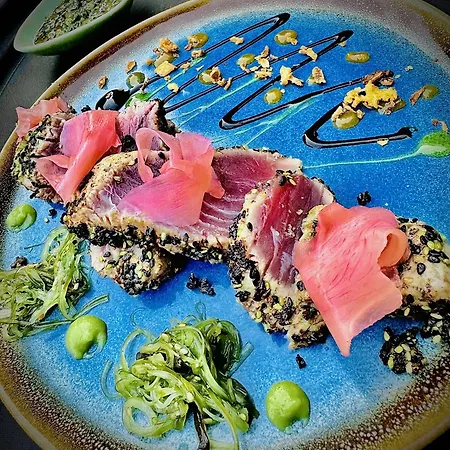 Отель Lou Garbin