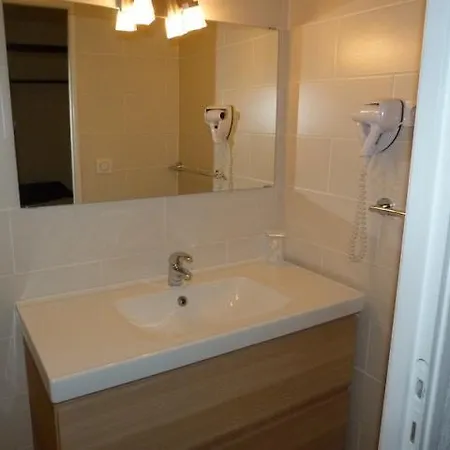 Lou Garbin Сен-Лоран-Д'Эгуз