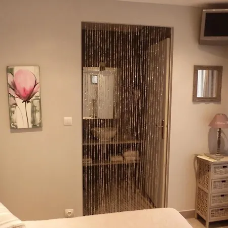 Lou Garbin Отель